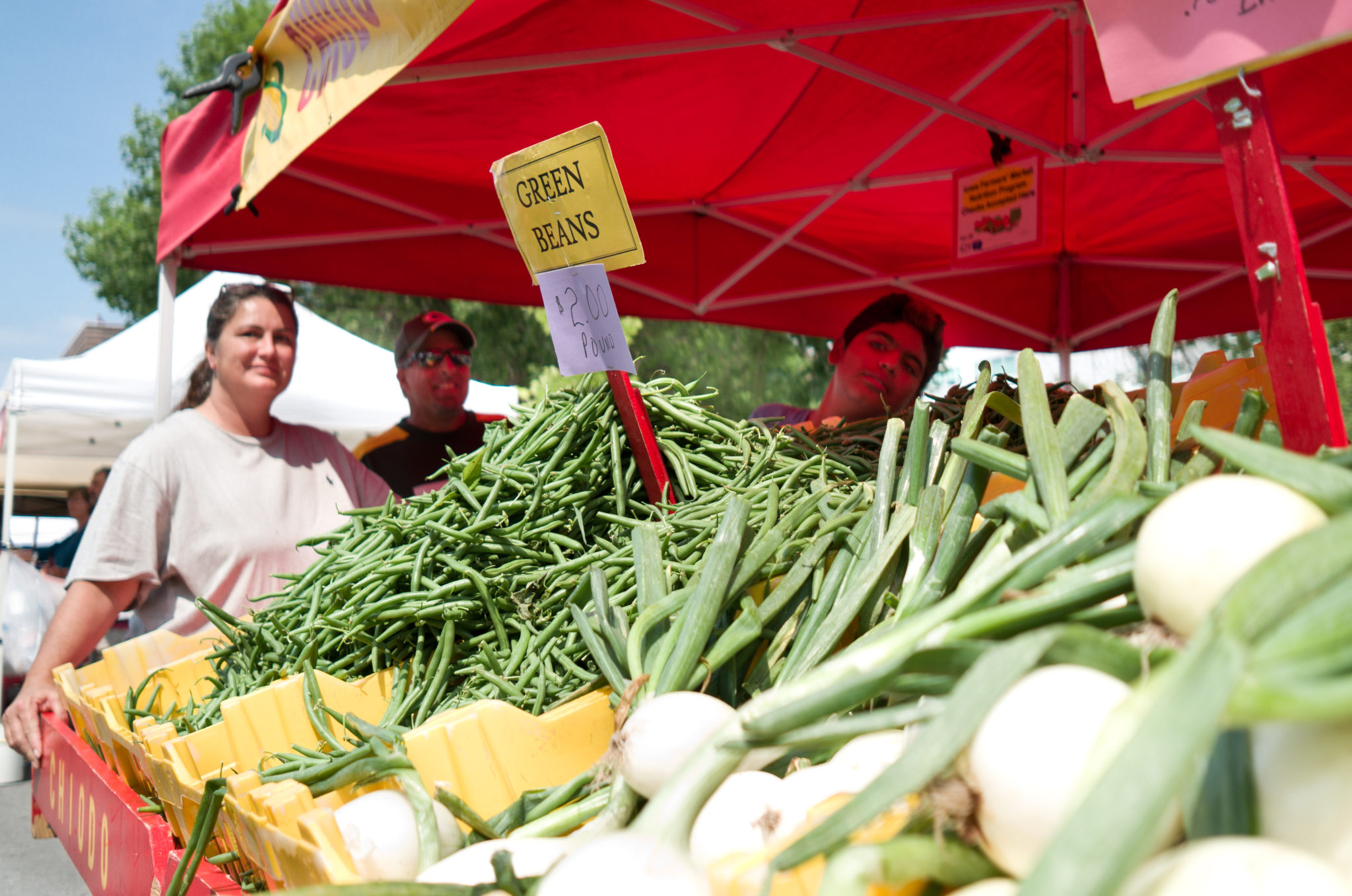 “Farmers' Market” by Phil Roeder is licensed under CC BY 2.0